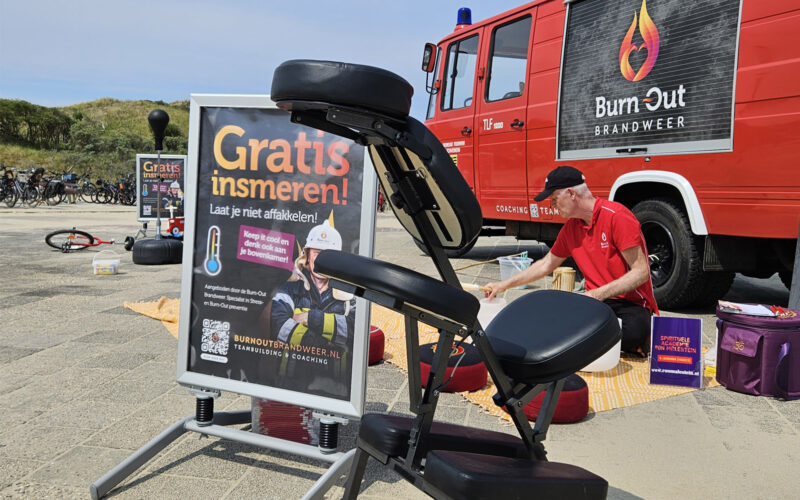 Een stoelmassage werkt ontspannend en is vast item in de bus van de Burn-Out Brandweer. De Burn-Out Brandweer organiseert individuele coachingsessies, workshops coachend leiderschap en duurzame inzetbaarheid voor bedrijven en organisaties en allerlei ludieke, ontspannende maar ook zingevende en verdiepende activiteiten om als mens verder te groeien. Een stoelmassage werkt ontspannend en is vast item in de bus van de Burn-Out Brandweer. De Burn-Out Brandweer organiseert individuele coachingsessies, workshops coachend leiderschap en duurzame inzetbaarheid voor bedrijven en organisaties en allerlei ludieke, ontspannende maar ook zingevende en verdiepende activiteiten om als mens verder te groeien.