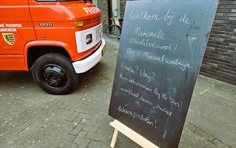 Vitaliteitsweek organiseren voor de mentale gezondheid van je medewerkers? De Burn-Out Brandweer helpt je mee ontdekken wat je kan doen om je teams weer in energie te zetten. Vitaliteitsweek organiseren voor de mentale gezondheid van je medewerkers? De Burn-Out Brandweer helpt je mee ontdekken wat je kan doen om je teams weer in energie te zetten.