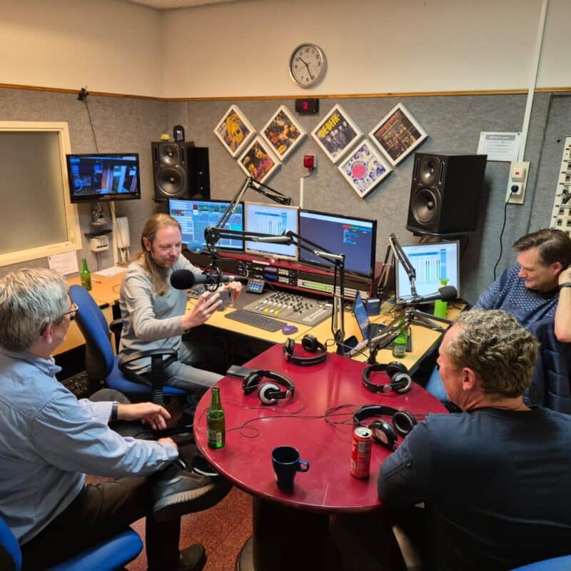 De Burn-Out Brandweer Op bezoek bij de Marc, Ivo en Ap show op Radio Eemland 1. De zender van Soest, Baarn, Soesterberg, Bunschoten en omstreken.